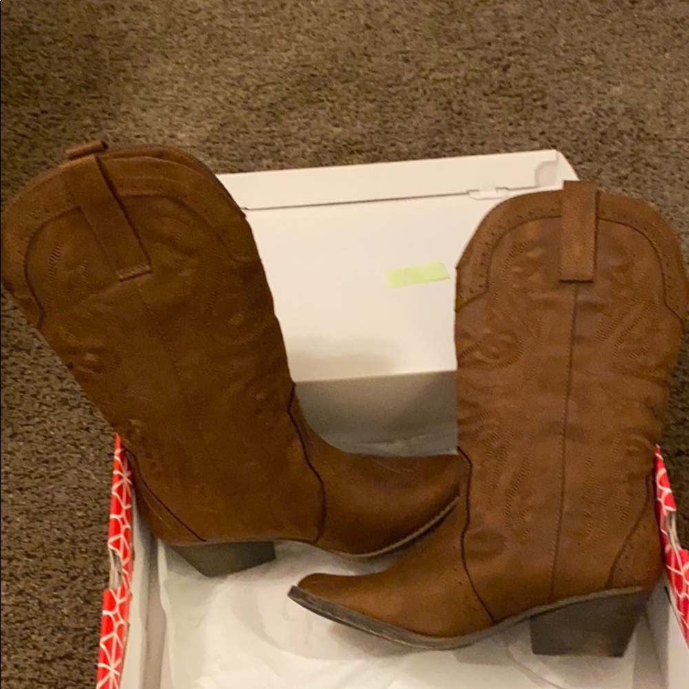 Rampage Tammy Cowgirl boots faux suede